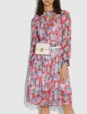 ของแท้ 💯% Coach Hutton Belt Bag In Colorblock ใช้งานได้หลากหลาย สะพายและคาดเอว งานหนังแท้ เก๋มากค่า