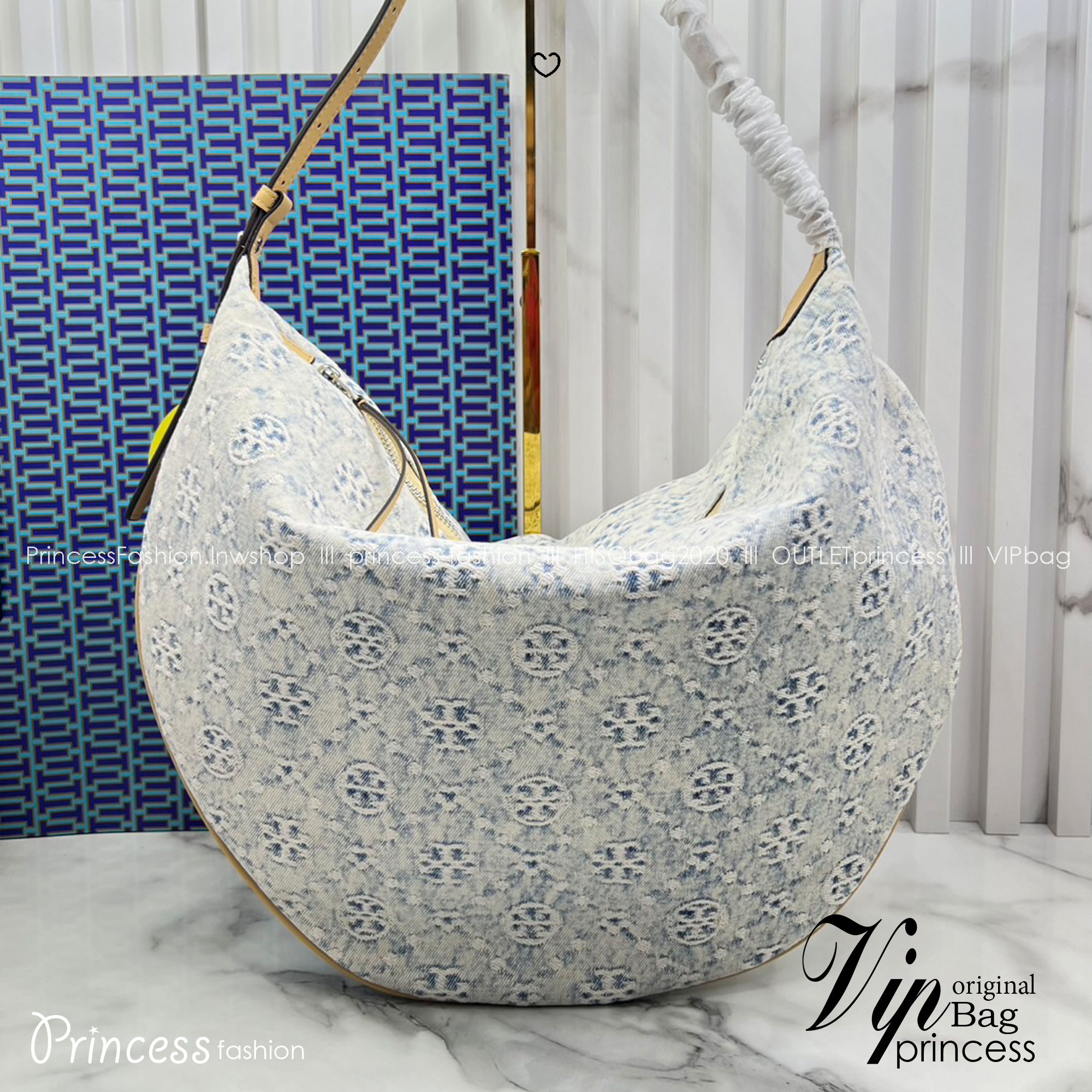 ORI หนังแท้ | Tory Burch T Monogram Balloon Bag 40cm กระเป๋าสะพายทรงโฮโบใบใหญ่ ถือหรือคล้องไหล่รูปทรงใหม่บอลลูนสวยหรูด้วยลายโมโนแกรมเต็มใบ ภายในโล่งกว้างจุของได้เยอะ คอลเลคชั่นใหม่มาแรง!