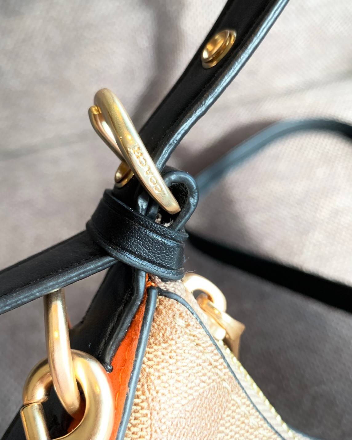 COACH KLEO HOBO BAG ((C7257//C6809//C6807)) พร้อมส่ง คุณภาพเกินเบอร์เลยจ้าา จำนวนจำกัด! กระเป๋าคล้องไหล่หรือสะพายข้างได้ Hobo รุ่นใหม่ล่าสุด ดีไซด์รูปทรงให้ดูเรียลขึ้น หนังแท้นิ่มสวย เปิดปิดกระเป๋าแบบซิปมีหนังห้อยลงมา ภายในกระเป๋าสามารถใส่กระเป๋าเงินใบยาว