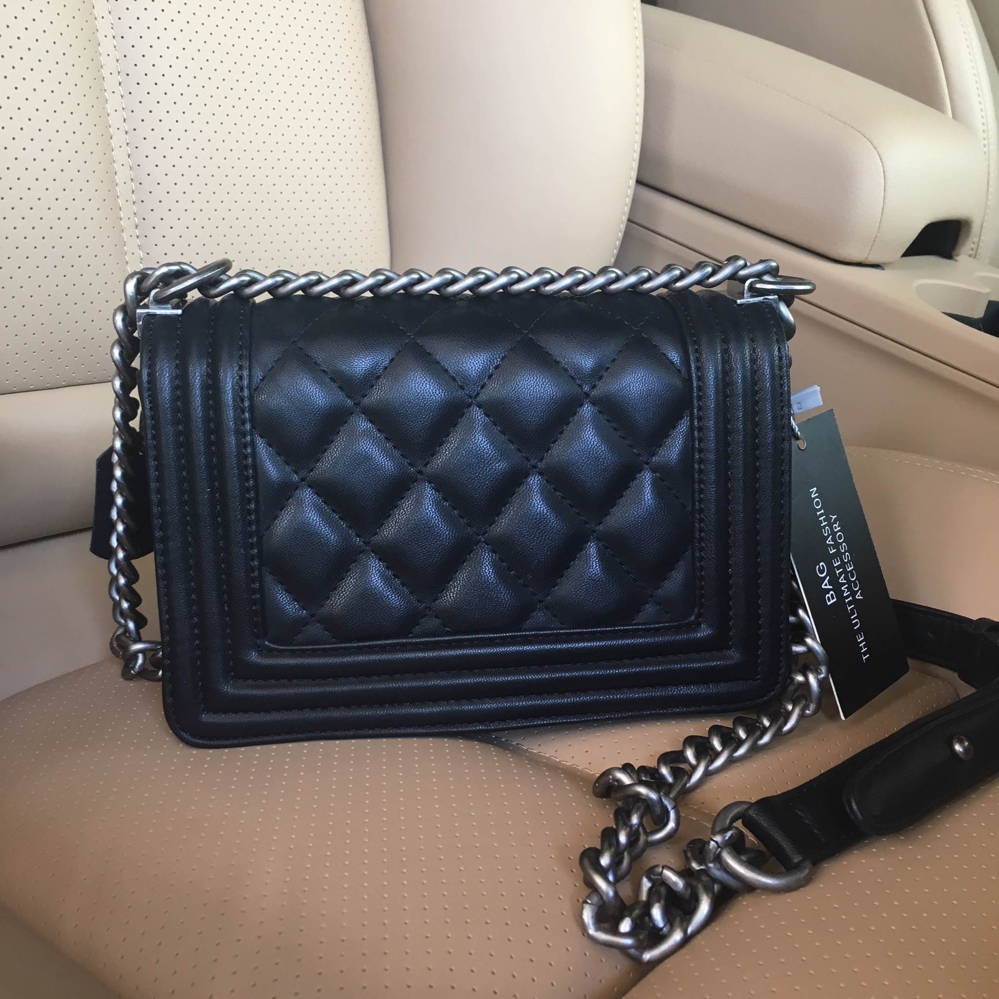 ใหม่ Size 8 นิ้ว มินิๆ น่ารักมาก ทางร้าน ได้กระเป๋า จากแบรนด์ KEEP รุ่น KEEP shoulder Luxury Quited bag สวย หรู เท่ มากๆ เลยน๊า กระเป๋าอยู่ทรง หนังแกะสังเคราะห์นิ่มตึงสวยมากคะ สายโซ่ มีที่รองไหล่ สะพายสบายคะ สายปรับ สั้น ยาวได้คะ ใบจริงสวยมาก เข้ากับชุดได