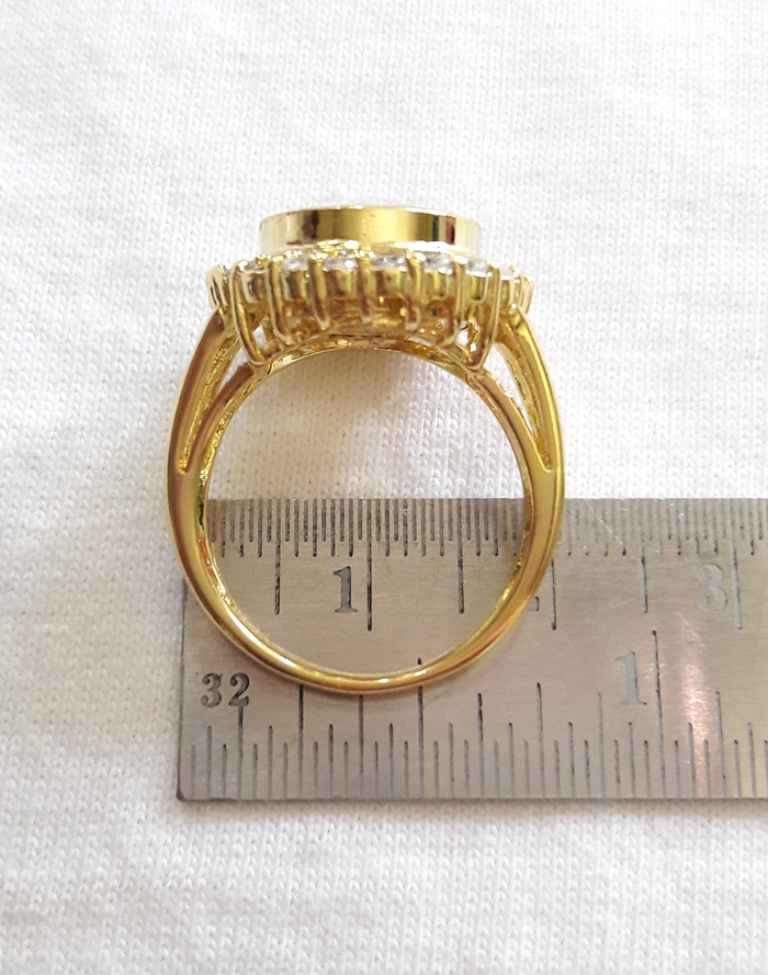 สินค้าหมดค่ะ แหวนกังหัน4ใบ รุ่นล้อมเพชร เสริมดวงเนื้อทองเหลืองชุบทองค่ะ