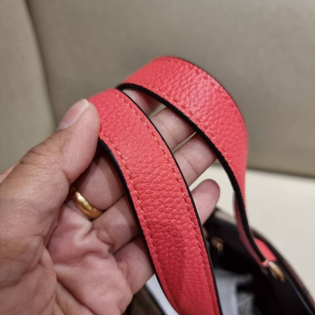 COACH C7083 DEMPSEY TOTE 22 IN SIGNATURE JACQUARD WITH STRIPE AND COACH PATCH คอลเลคชั่นใหม่ สีที่สาวๆรอคอย สวยคม ละมุนและมีความหรูในตัว กับกระเป๋าทรงโท้ท ไซส์กำลังสวย น่ารักน่าใช้ ฟังก์ชั่นการใช้งานสะดวกที่สุด มีทั้งสายคล้องในตัว และสายครอสบอดี้ วัสดุผ้า