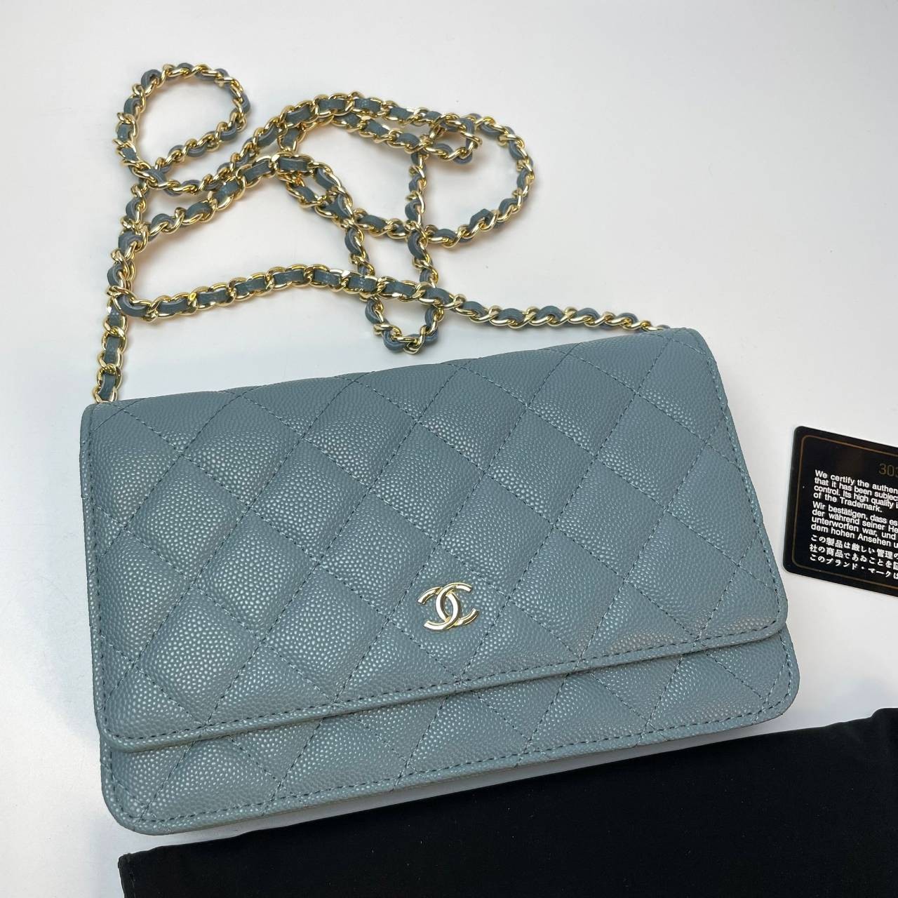VIP 】หนังแท้ CHANEL WOC style โทนสีพาสเทล กระเป๋าสะพายทรงสวยตลอดกาล วัสดุหนังลายคาเวียร์ เนื้อนุ่ม อยู่ทรงคุณภาพดีตามแบบฉบับของแบรนด์ น้ำหนักเบา ด้านหน้ามีโลโก้แบรนด์อะไหล่หรู มีช่องใส่บัตร ใส่ของจุกจิก เปิดปิดด้วยฝาปิดกระดุม ซับในหนัง ตัวจริงสวยมากๆถูกใจ