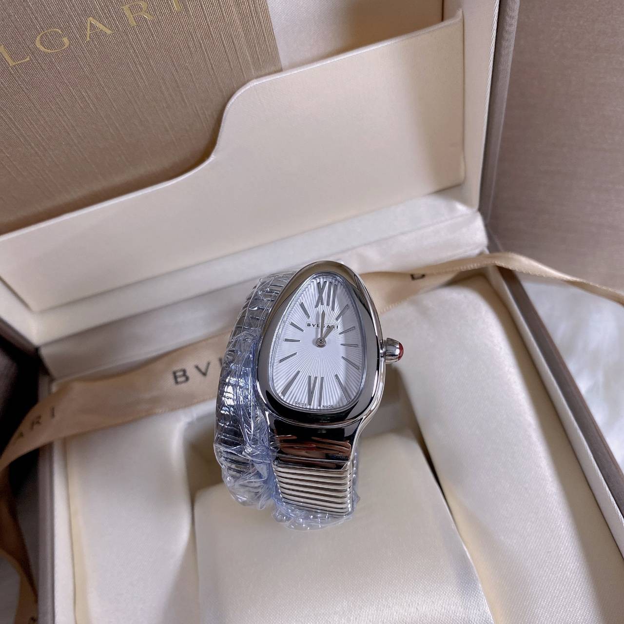 BVLGARI SERPENTI WATCH 24mm 26mm นาฬิกาบุลการี รุ่นหน้าปัดไม่มีเพชร นาฬิกาผู้หญิง ระบบถ่าน Quartz ภาพสินค้าถ่ายจากงานขายจริง