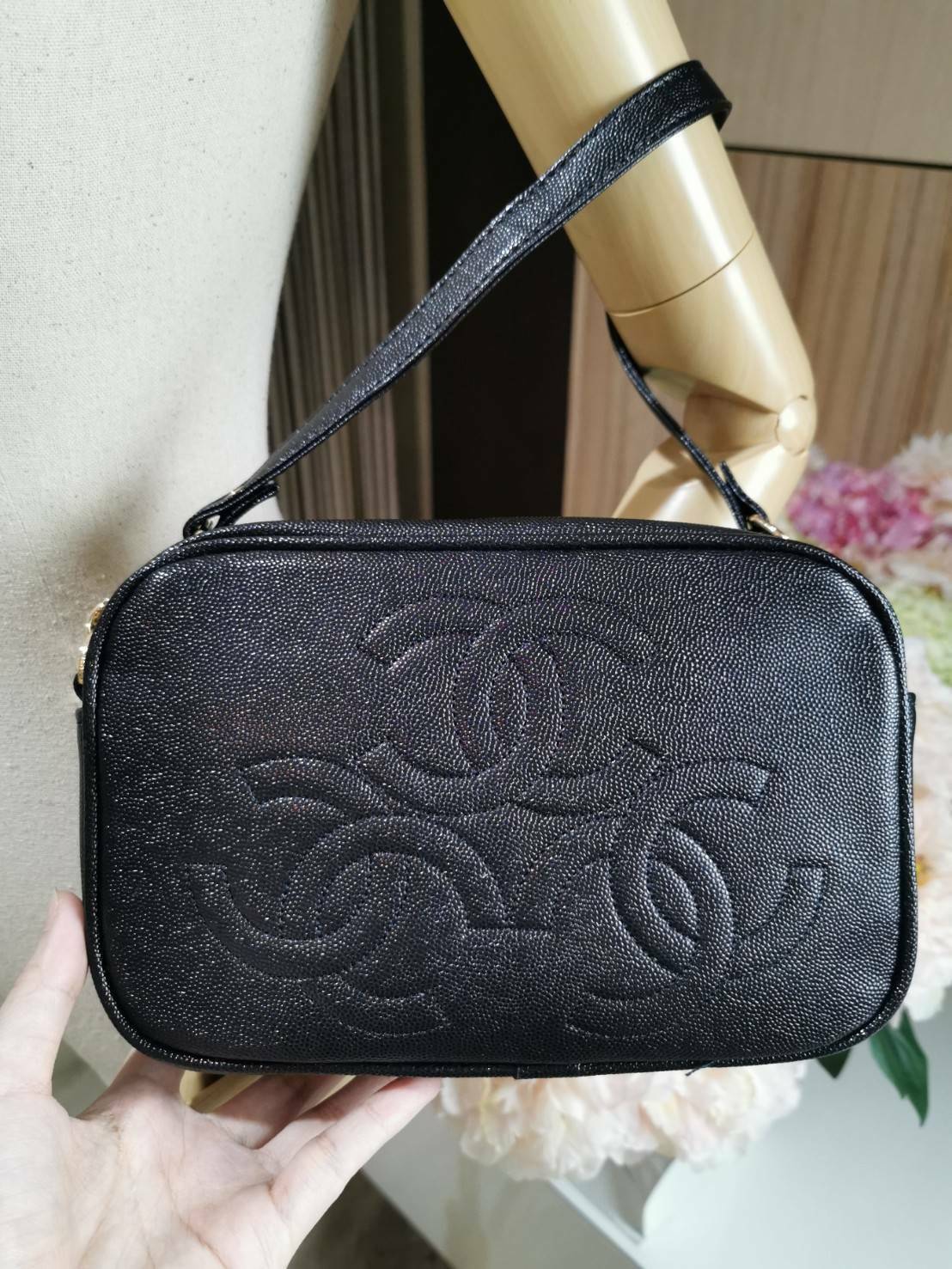 CHANEL Caviar Handbag Crossbody bag / Chanel Shoulder Bag With 2Straps กระเป๋าสะพาย หนังลายคาเวียร์ทั้งใบด้านหน้ามีโลโก้แบรนด์