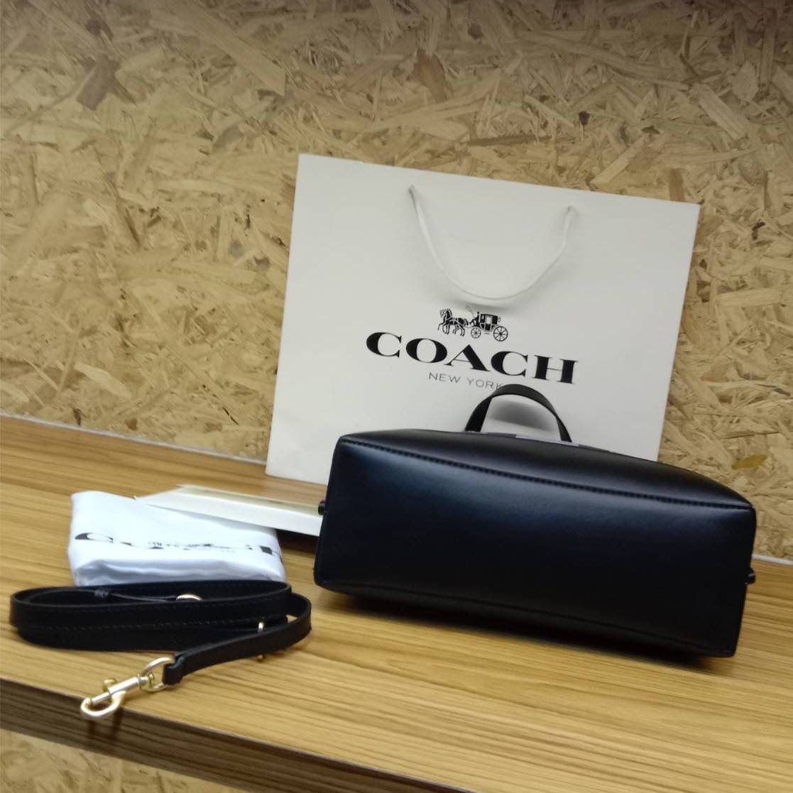 COACH Mollie Tote 25 In Signature Jacquard With Stripes พร้อมส่งที่ไทย ภาพสินค้าถ่ายจากงานขายจริง ใช้งานต่างประเทศได้