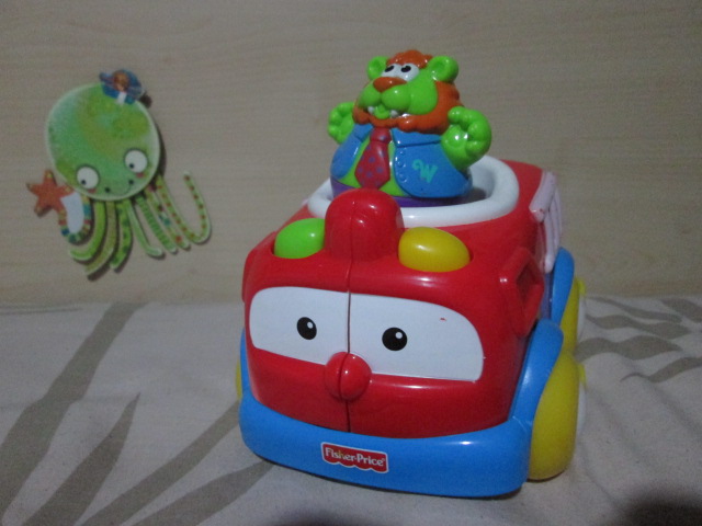 Fisher Price Fire Engine with Playskool Weeble ของเล่นเสริมพัฒนาการสำหรับเด็กมือสอง