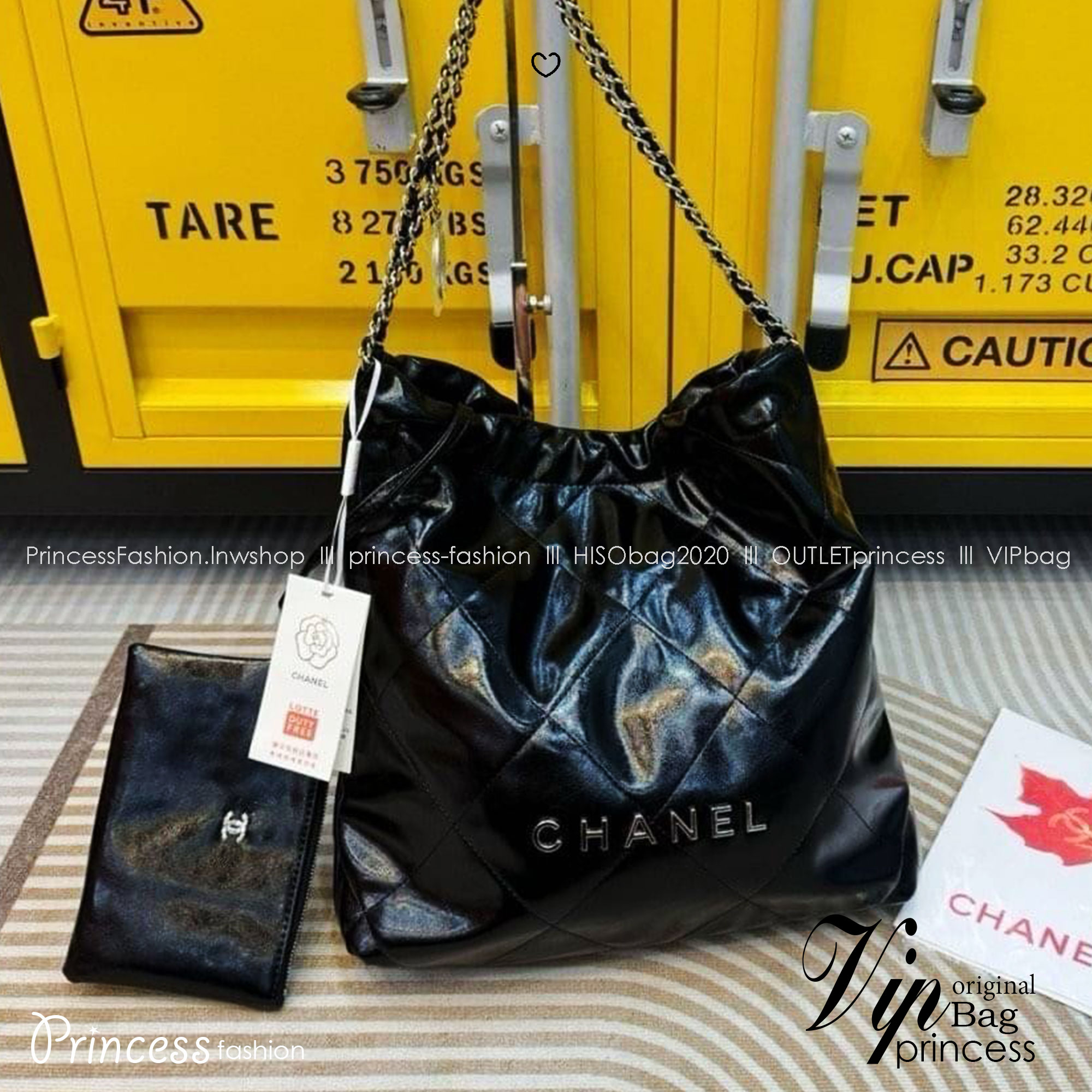 CHANEL 22 Handbag กระเป๋าสะพายทรงโท้ทรุ่นใหม่ ที่ได้รับการตอบรับดีมาก เกินต้านที่สุดกับไอเท็มนี้ ที่สาวๆหรือใครๆก็ต้องมีแล้ว!! แค่เห็นก็หลงรัก