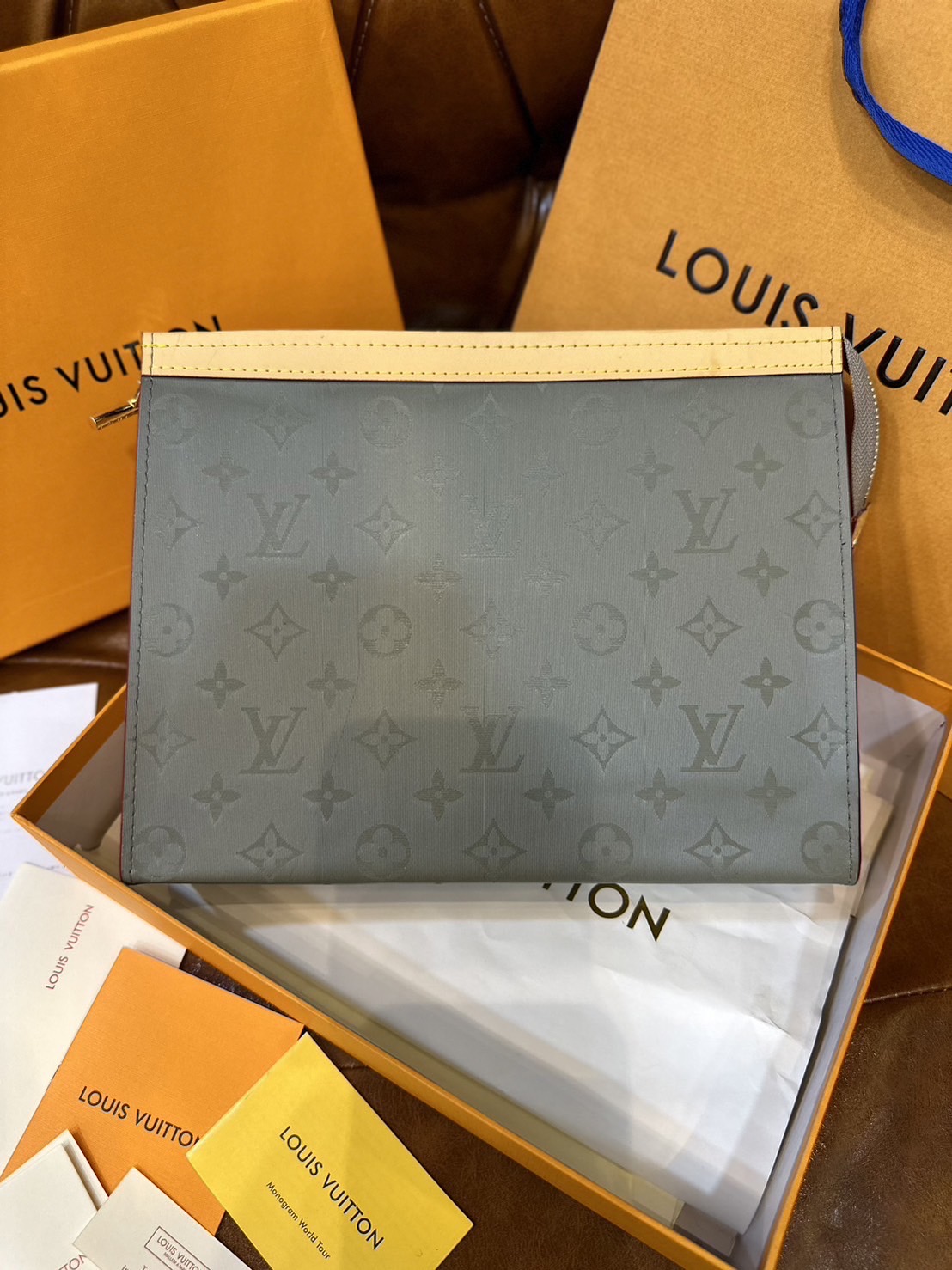 พร้อมส่ง LV Pochette Voyage MM / LV Clutch กระเป๋าถือทรงคลัช ทรงพอช เกรดออริ สลับแท้ 1:1 ใช้ต่างประเทศได้ ใช้ได้ทั้งชายหญิง