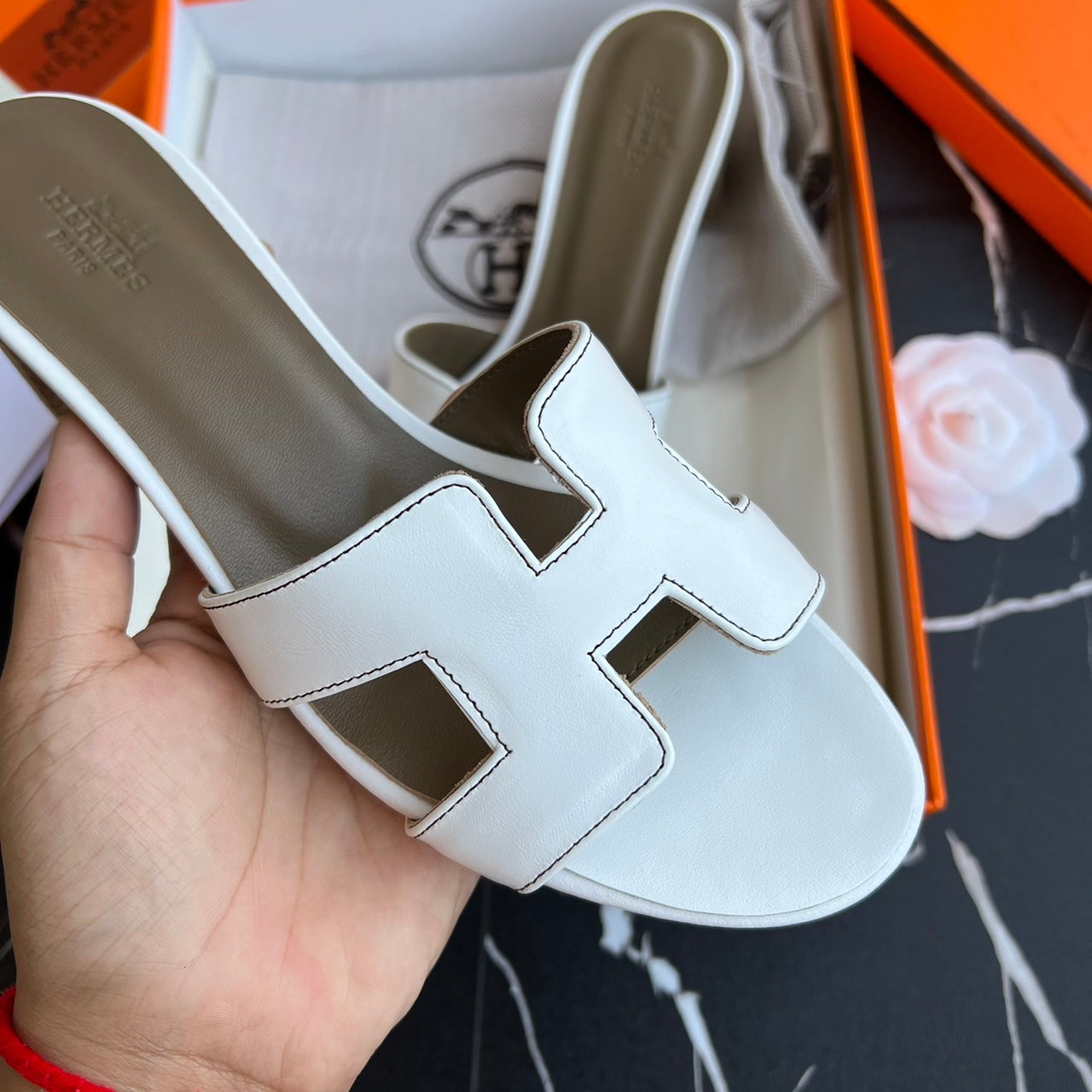 หนังแท้ Hermes sandal leather รองเท้างานสั่งตัตใช้สลับแท้ เกรดออริจินอล ตรงพื้นรองเท้าทำจากไม้รองด้วยหนังแท้ 100%