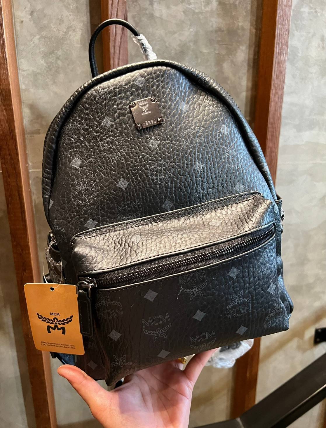 M.C.M Stark Side Studs Backpack in Visetos กระเป๋าเป้คลาสสิก รุ่นที่สามารถใช้งานได้ตลอดทั้งวันและได้ทั้งชาย/หญิง 🧡เกรดท็อปออริ เทียบแท้ 1:1 เกรดดีสุด ใช้งานต่างประเทศได้