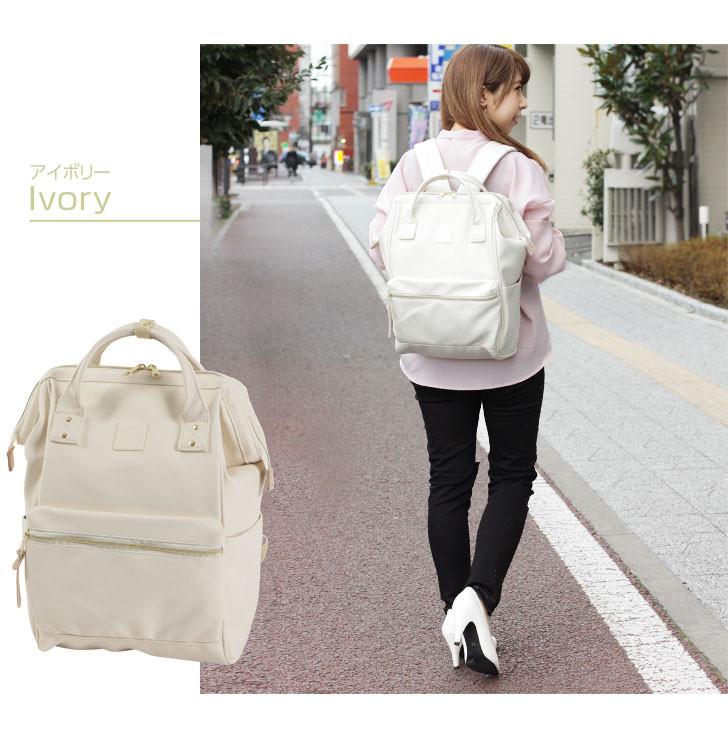 รุ่น คลาสสิก Anello Classic Polyurethane Leather Rucksack เป้อเนลโล ทำจาก PU Leather ทั้งใบ ดูแลทำความสะอาดง่าย น้ำหนักเบา สวยน่ารักดูดีค่ะ รุ่นนี้เป็นขนาดคลาสสิก (regular) สายสะพายแข็งแรง ด้านในบุผ้าอย่างดีค่ะ ด้านหลังและสายสะพายมีฟองน้ำช่วยซับพอร์ตไม่เจ