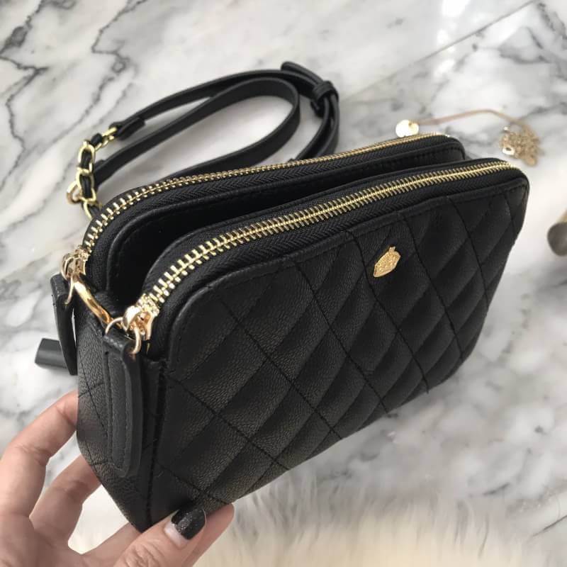 Carla รุ่นขายดีที่สุด ที่น้องมายด์สะพาย น่ารักสุดๆ 💙 ใครกำลังตามหากระเป๋าใบเล็ก ช่องเก็บเยอะๆ แนะนำ ใบนี้เลยค่า New item KEEP ' Carla ' 2zipper bag กระเป๋าสะพายข้าง แบบช่อง 2 ซิป ใบเดียวจบ จุครบ All item ! จะแต่งตัวสไตล์ไหนก้อเอาอยู่ • ร