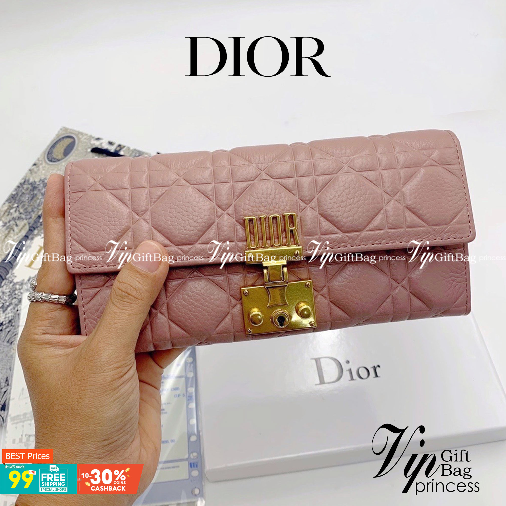 Dior Long Wallet กระเป๋าสตางค์ใบยาวทรงคลัช งานสวยหนังนิ่มมาก มาพร้อมอะไหล่สีทองหรูหรา ด้านในมี 3 ช่องใช้งาน งานจริงคือสวยมาก มาให้สาวๆเลือกใช้กัน 3 โทนสี ราคาดีย์มากกน้าาา
