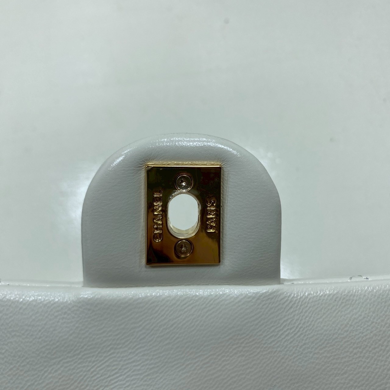 ORI หนังแท้ | Chanel Small Flap Bag with Top Handle 20cm กระเป๋าสะพายดีไซน์คลาสสิก หูจับแต่งโซ่สีทองหรูหรา เรียบหรูดูแพง