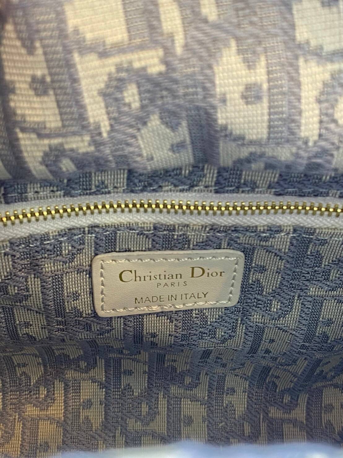 Medium Lady Dior Bag Natural Wicker and Dior Oblique Jacquard [Blue/Latte] เสน่ห์ที่สง่างาม พร้อมส่งที่ไทย ภาพสินค้าถ่ายจากงานขายจริง ใช้งานต่างประเทศได้ค่ะ