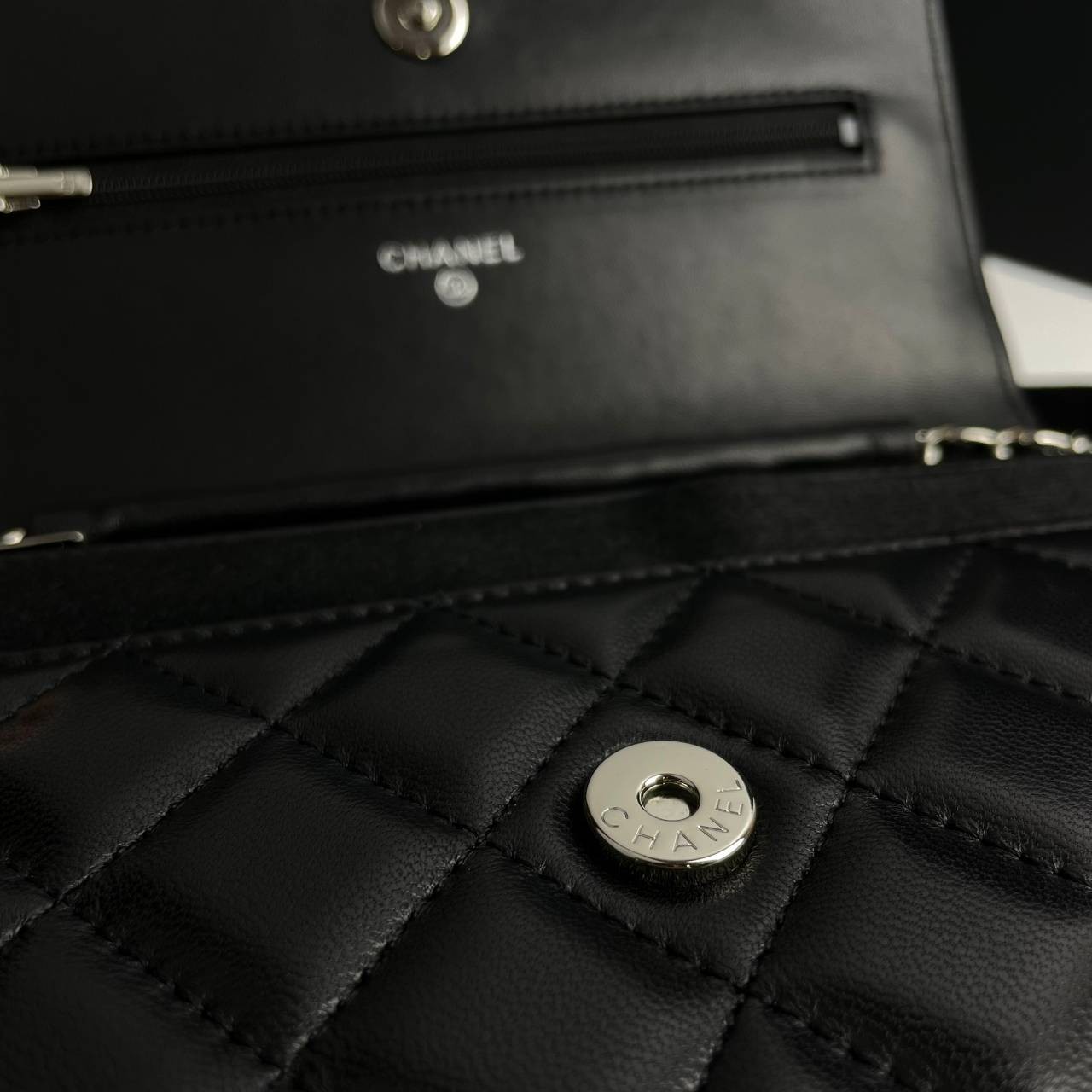 Chanel Wallet On Chain รุ่น Micro chip เกรดท็อปออริจินอล 1:1 สลับแท้ เกรดขายดีสุด งานสวยเป๊ะปัง ทรงสวยตรงปก ไม่ผิดหวัง ใช้งานต่างประเทศได้ ภาพถ่ายจากงานขายจริง