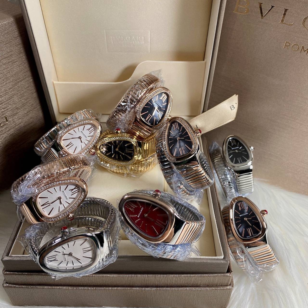 BVLGARI SERPENTI WATCH 24mm 26mm นาฬิกาบุลการี รุ่นหน้าปัดไม่มีเพชร นาฬิกาผู้หญิง ระบบถ่าน Quartz ภาพสินค้าถ่ายจากงานขายจริง