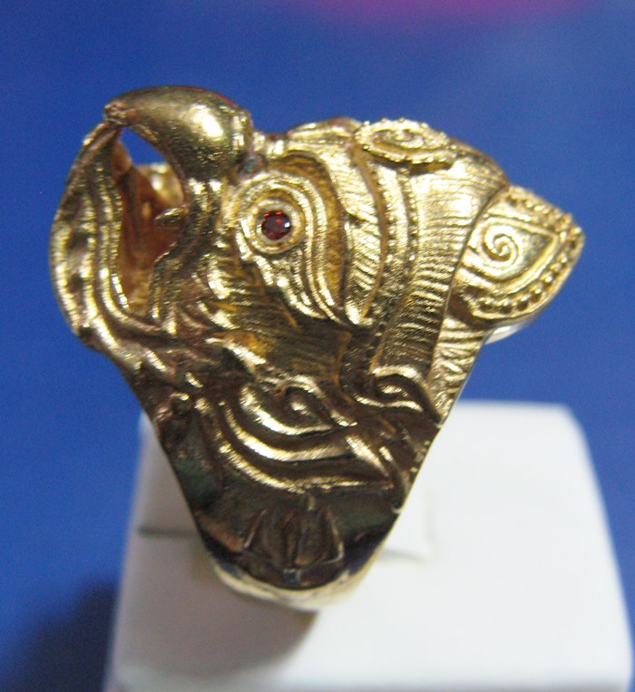 สินค้าหมดค่ะ แหวนเศียรพญาครุฑเนื้อทองเหลืองประดับพลอยสีแดงมหาอำนาจ โชคลาภ ปลอดภัย พร้อมใบคาถาค่ะ