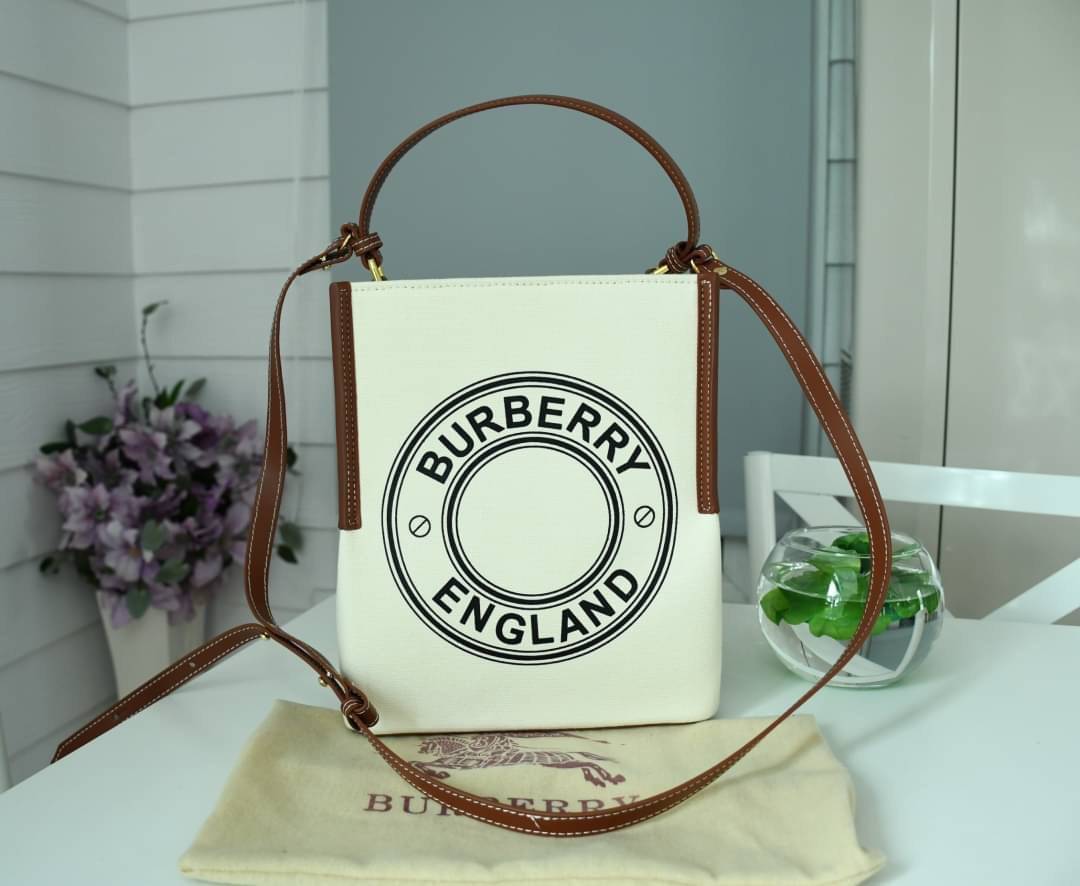 พรีเมี่ยมกิ๊ฟแท้ 100% 】Burberry canvas Bucket Bag Vip Gift with Purchase กระเป๋าถือหรือสะพายข้าง วัสดุ canvas อยู่ทรง ภายในโล่ง จุของได้เยอะ