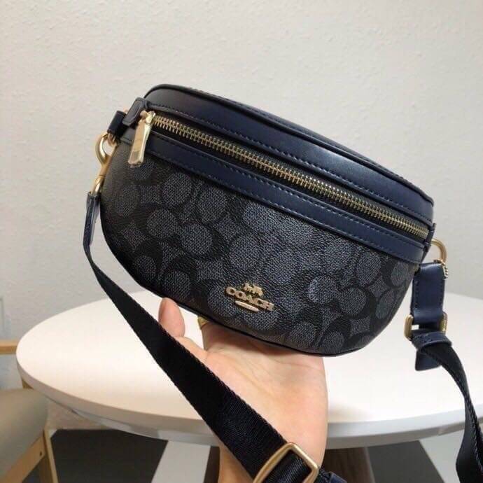 LIMITED EDITION !! COACH BELT BAG IN SIGNATURE WITH REXY BY GUANG YU กลับมาอีกครั้งกับ Coach X Disney สวยงามมากๆค่ะ คาดอก คาดเอวได้ ลาย C ตัดขอบหนังเรียบ มีช่องซิปทั้งหน้า//หลัง ใส่มือถือได้ทุกรุ่น;พาสปอร์ตได้ ;กระเป๋าเงินใบกลางได้;อื่นๆจำเป็นได้ครบค่ะ.