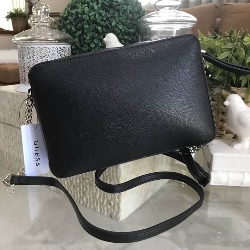 GUESS CROSSBODY/SHOULDER DEVYN BAG 2018 New arrival กระเป๋าสะพายไหล่หรือ crossbody วัสดุหนัง น้ำหนักเบา ด้านหน้างานปักหนังลายดอกไม้เพิ่มดีเทล เปิดปิด กระเป๋าด้วยซิปแบบหนัง+พร้อมลูกกุญห้อย ด้านในโล่ง และมี ช่องซิปหนึ่งช่อง พร้อมช่องใส่นามบัตร 2 ช่องค่ะ ผ้า