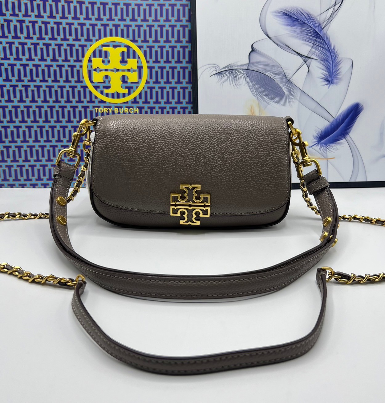 Tory Burch Britten Convertible Crossbody Bag กระเป๋าสะพายดีไซน์เรียบหรู เกรดออริ สลับแท้ 1:1 ใช้งานต่างประเทศได้