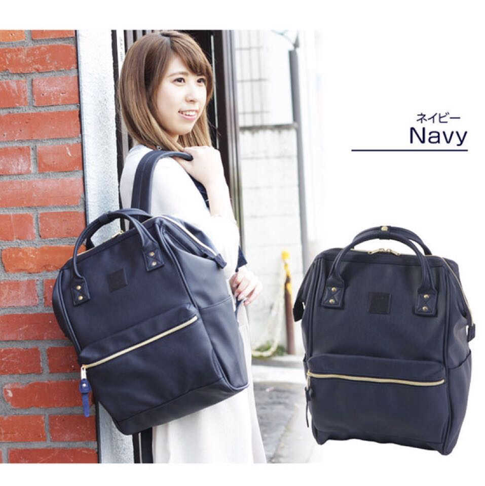 รุ่น คลาสสิก Anello Classic Polyurethane Leather Rucksack เป้อเนลโล ทำจาก PU Leather ทั้งใบ ดูแลทำความสะอาดง่าย น้ำหนักเบา สวยน่ารักดูดีค่ะ รุ่นนี้เป็นขนาดคลาสสิก (regular) สายสะพายแข็งแรง ด้านในบุผ้าอย่างดีค่ะ ด้านหลังและสายสะพายมีฟองน้ำช่วยซับพอร์ตไม่เจ
