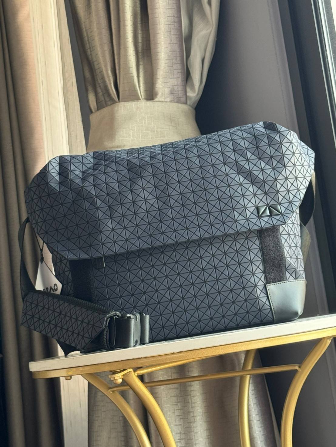 พร้อมส่ง 4 สี Baobao issey miyake Sling shoulder bag / Miyake geometric-panelled Laptop กระเป๋าสะพาย 🧡 เกรดออริจินอล 1:1 สลับแท้