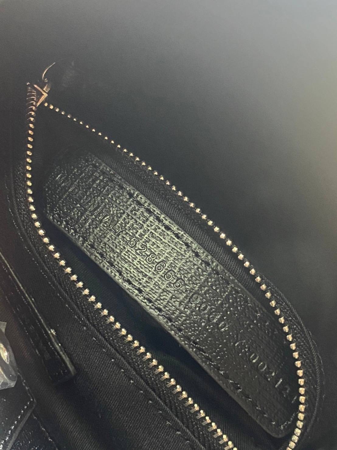 หนังแท้ BALENCIAGA XXS TOTE / Balenciaga shopping tote xxs พกกระเป๋าช้อปปิ้ง ไปทุกที่ในฤดูกาลนี้ ดีไซน์ที่ใช้ได้ทุกวันตั้งแต่หนังแบบมีเท็กซ์เจอร์ ภาพสินค้าถ่ายจากงานขายจริง ใช้งานต่างประเทศได้