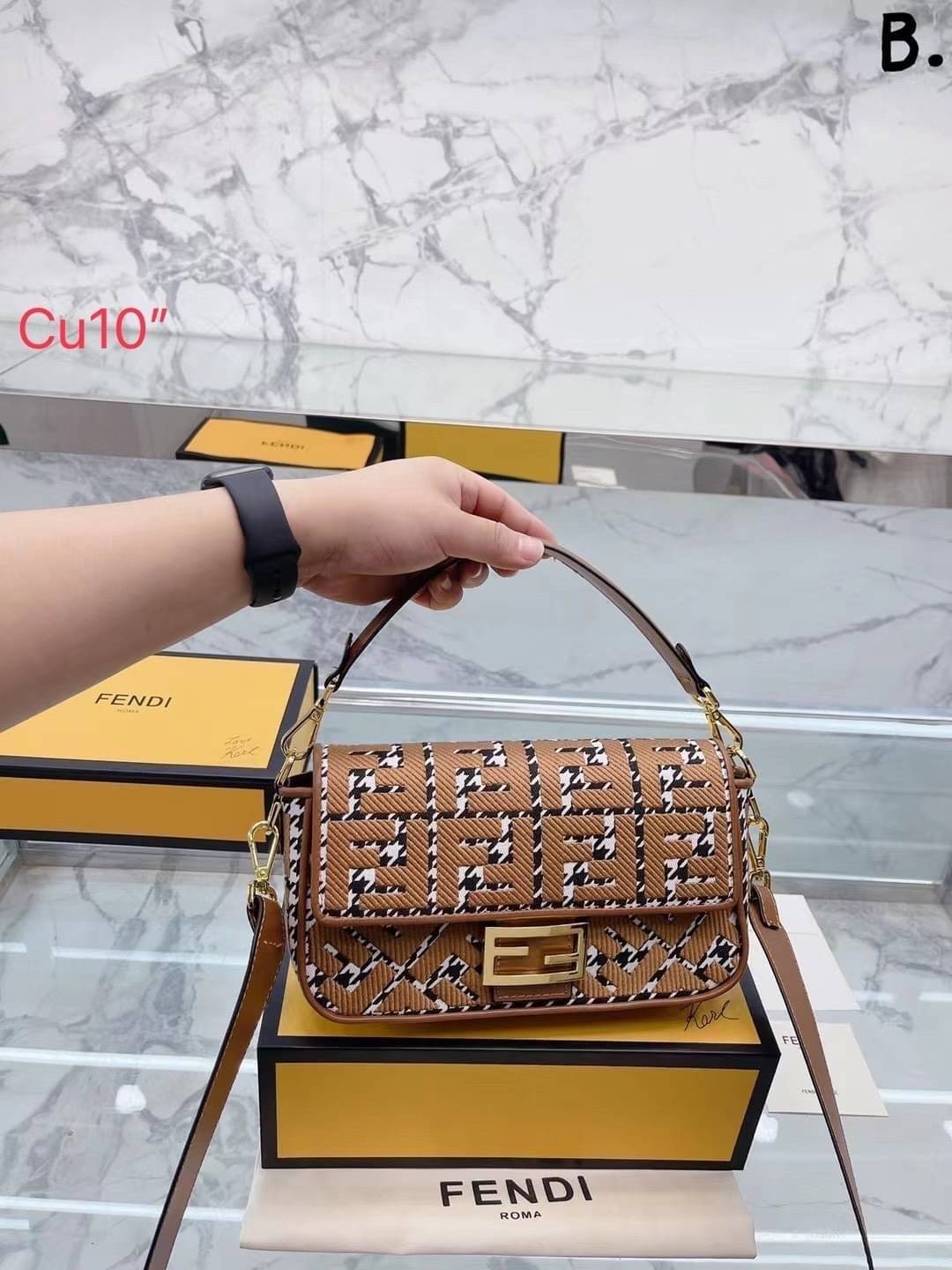 FENDI Baguette Brown houndstooth wool bag with FF embroidery / fendi baguette fabric bag กระเป๋าสะพายเฟนดิ งานจริงสวยมาก พร้อมสายสะพาย 2 เส้น ถอดได้ งานปั้มทุกจุด วัสดุคุณภาพดี แนะนำ ไม่ผิดหวัง มีจำนวนจำกัดนะคะ ภาพถ่ายจากงานขายจริง ใช้งานต่างประเทศได้