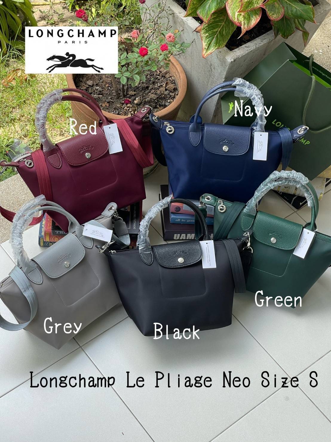 Longchamp Le Pliage Neo Size S มาพบกับกระเป๋ารุ่นยอดนิยม ที่สาวๆ ต้องมีไว้เก็บไว้สักใบ กระเป๋าโท้ทใบนี้ มาพร้อมกับสีที่มีสไตล์เรียบง่าย มีสายสะพายยาวช่วยให้คุณสามารถสะพายไหล่ได้อย่างสบาย ในขณะที่ที่ปิดแบบซิปช่วยให้คุณมั่นใจได้ว่าของด้านในมีความปลอดภัย Le 