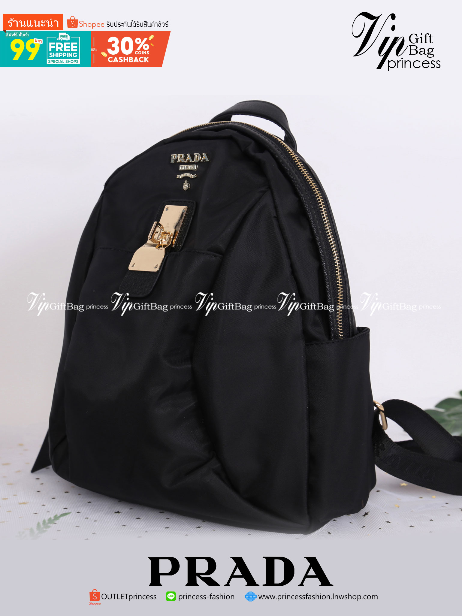 Prada Nylon Backpack สินค้า Premium gift วัสดุผ้า Nylon คุณภาพดี วัสดุอะไหล่ทองสวยหรู น่าใช้ ดีไซน์คลาสสิค ด้านหน้ามี 1 ช่อง มีตัวล๊อก ตัวช่องสามารถใส่ Ipad ได้ ด้านข้างมีช่องใส่ของจุกจิกได้ทั้งสองฝั่ง รุ่นนี้เปิดปิดแบบซิป ด้านในโล่งกว้าง จุของได้เยอะเลยค