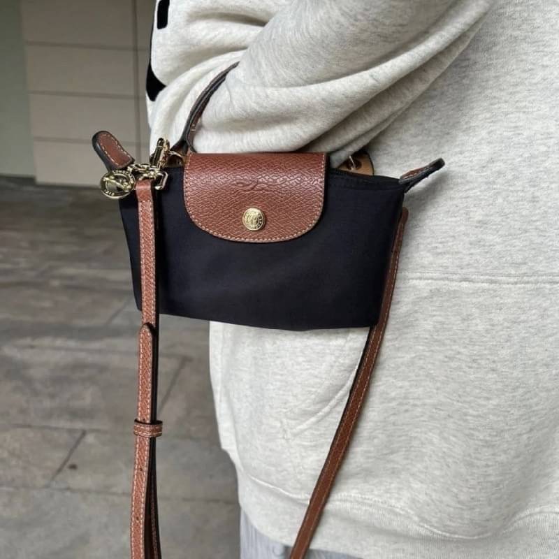 LONGCHAMP LE PLIAGE ORIGINAL Pouch with handle กระเป๋าใบเล็กขนาดกระทัดเหมาะกับใส่ของจำเป็นจุกจิก กันน้ำได้ พร้อมส่ง