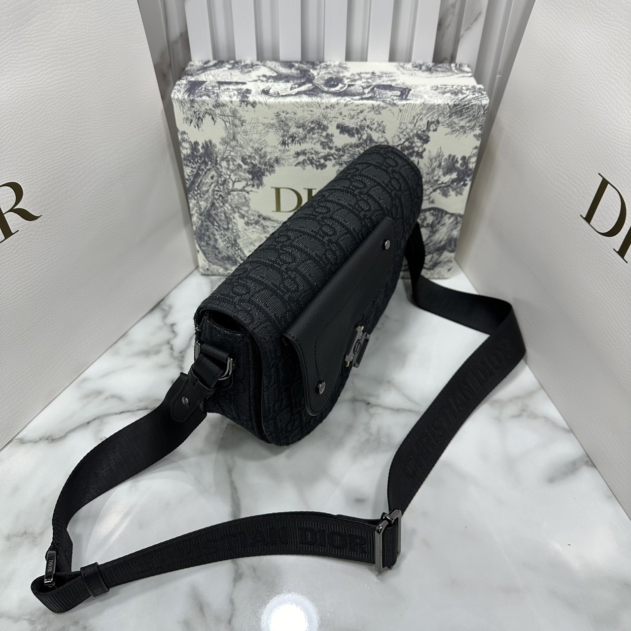 DIOR Saddle Messenger Bag Oblique Jacquard and Grained Leather กระเป๋าสะพาย Saddle pouch คู่ใจท่านชาย เอกลักษณ์ที่หรูหราตลอดกาล เกรดออริ 1:1