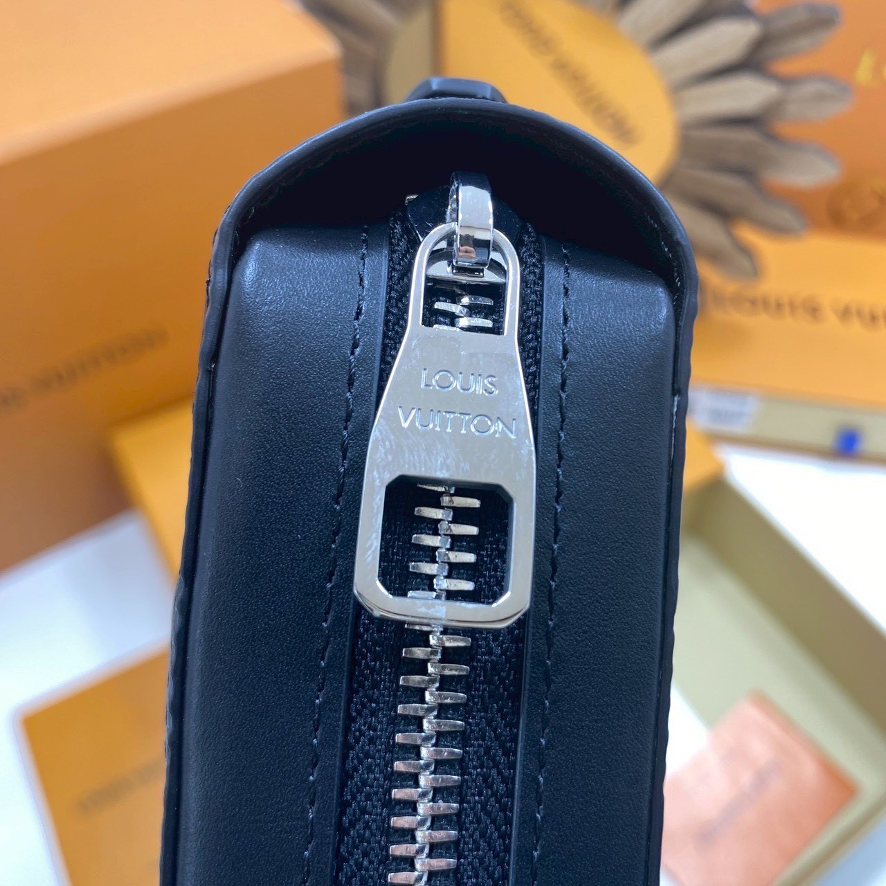 ORI หนังแท้ | LV Zippy XL Wallet Damier Infini Leather กระเป๋าสตางค์กึ่งพอชใบใหญ่ ซิปรอบพร้อมหูจับ สะดวกใช้งาน สีดำคลาสสิก งานหนังแท้ปั้มนูนสวยเด่นเป็นเเอกลักษณ์