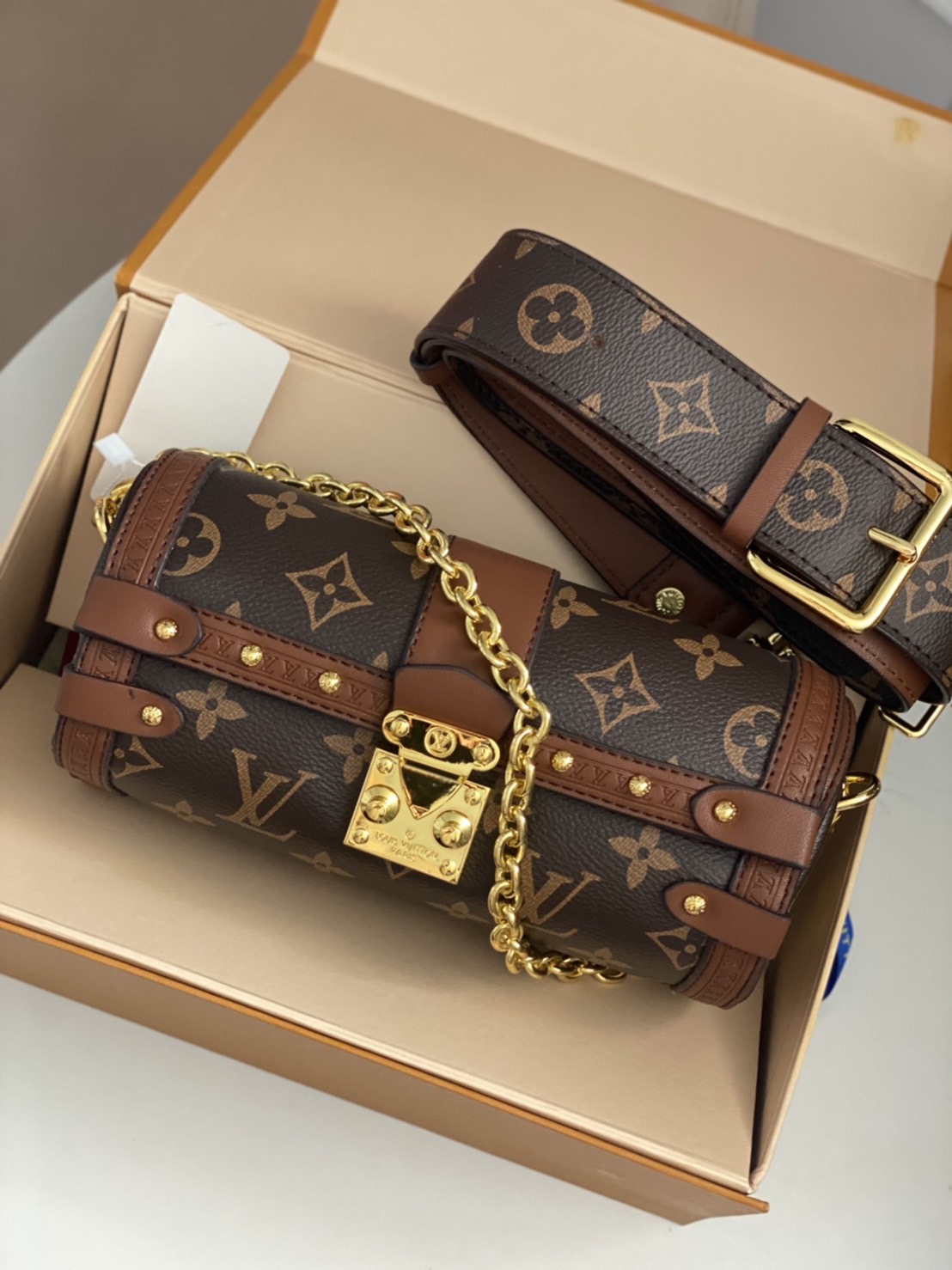 LV Papillon Trunk Monogram Canvas - Handbags เกรดออริจินอล ใช้งานต่างประเทศได้ พร้อมส่งที่ไทย กระเป๋าทรงสวย ดีไซน์หรู มีสายมาให้ 2 เส้น สายโซ่และสายหนังสปอร์ตเส้นใหญ่ วัสดุหนังแคนวาสอย่างดี ใบจริงสวยสุดคุ้ม