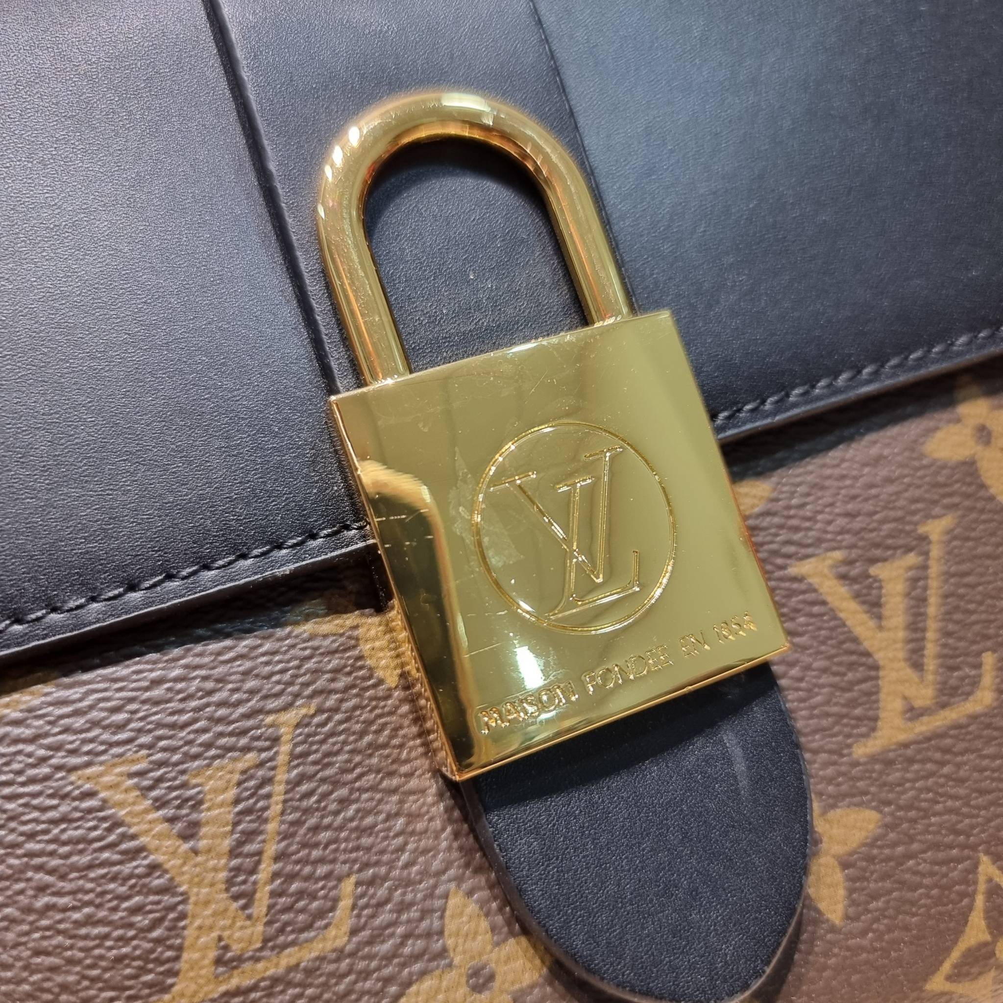 LV LOCKY BB MONOGRAM กระเป๋าสะพายข้าง ดีไซน์หรู ใหม่ล่าสุด สวยถึงบ้านได้ก่อนใคร มีใช้เลิศๆทันปีใหม่แน่นอน คุ้มที่สุด