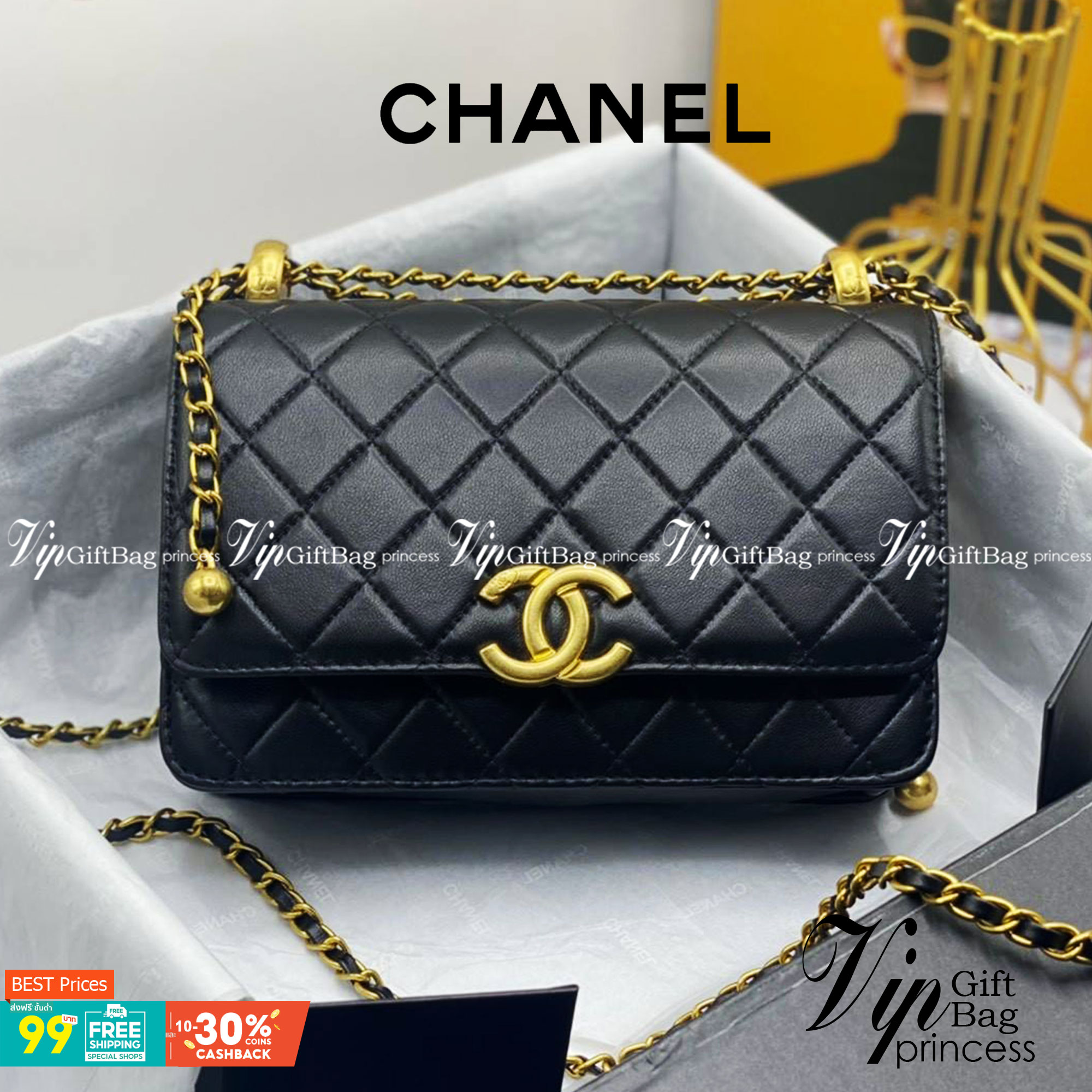 CHANEL WOC กระเป๋าสะพายหนังแท้ทรงสวยตลอดกาล งานหนังแท้เรียบสวย เนื้อนุ่ม อยู่ทรงคุณภาพดีตามแบบฉบับของแบรนด์ น้ำหนักเบา ด้านหน้ามีโลโก้แบรนด์อะไหล่ทองหรูหรา ปิดปิดด้วยฝาปิดกระดุม ตัวจริงสวยมากๆถูกใจรีบจองนะคะ