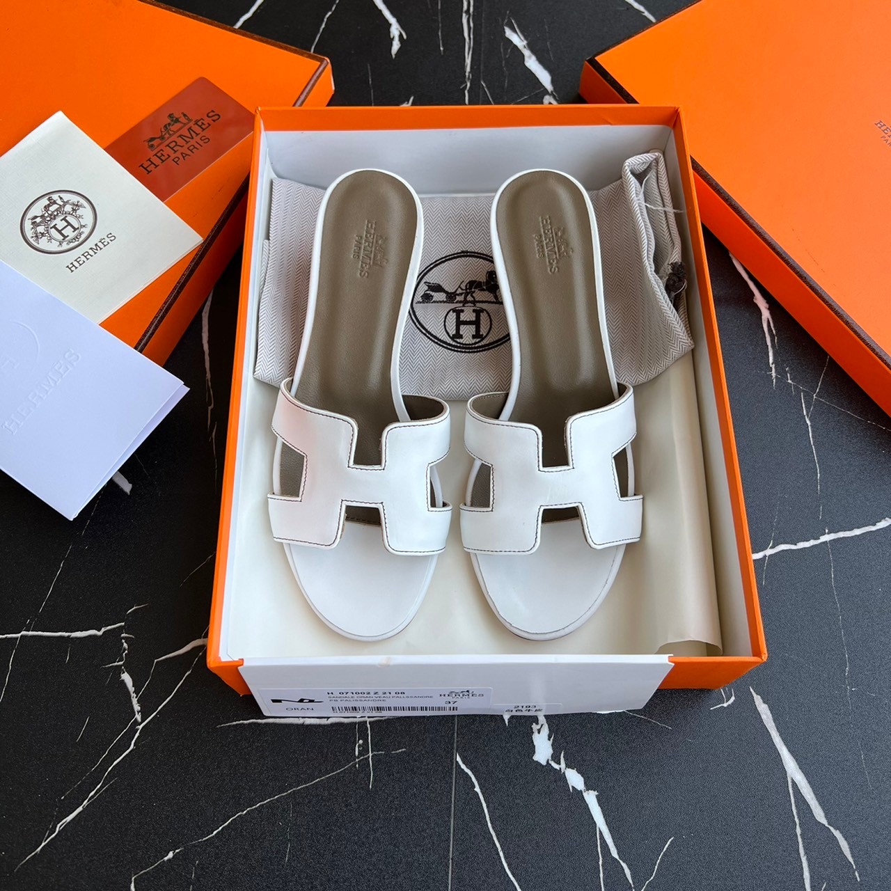 หนังแท้ Hermes sandal leather รองเท้างานสั่งตัตใช้สลับแท้ เกรดออริจินอล ตรงพื้นรองเท้าทำจากไม้รองด้วยหนังแท้ 100%