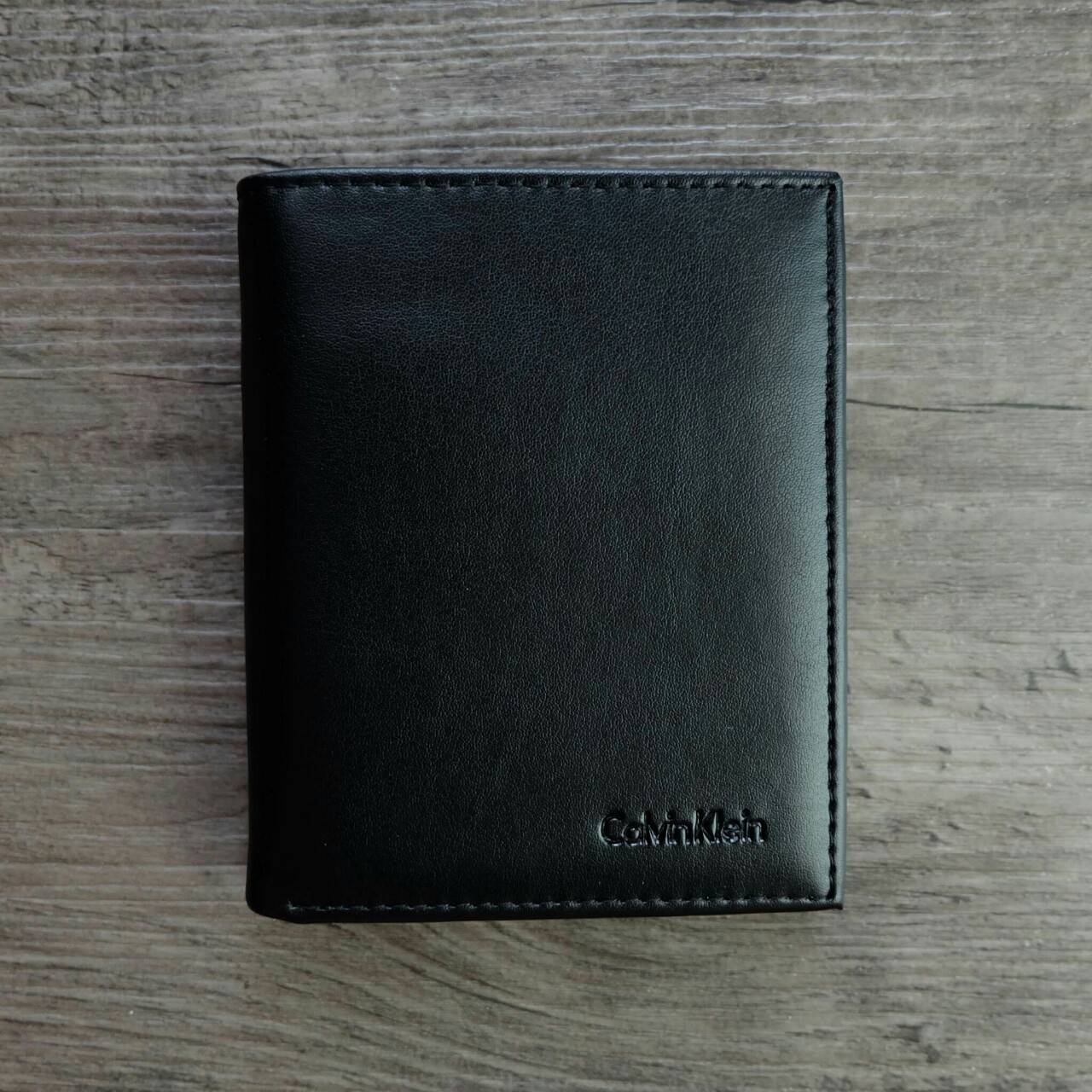 Calvin Klein Leather Bookfold with Key Fob Set (Vertical) กระเป๋าสตางค์ใบสั้น Set แนวตั้ง สุดคุ้ม มอบให้เป็นของขวัญหรือใช้เองก็แนะนำค่ะ