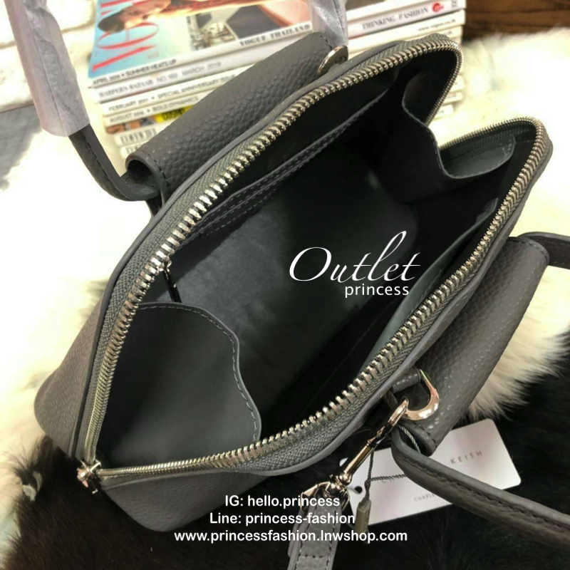 CHARLES & KEITH MINI RING HANDLE DOME BAG 2019 กระเป๋าสะพายขนาดเล็กหนัง pu ลาย pebble ทรงโดม หนังนิ่มอยู่ทรง ด้านหน้าโลโก้โลหะนูน เปิด-ปิดด้วยซิป ซิปคู่ รูดได้สุดใบ เปิดได้กว้างสะดวกหยิบสัมภาระ ภายในมีช่องซิปเล็ก 1 ช่องและช่องย่อย ใส่กระเป๋าเงินยาวได้ มีส