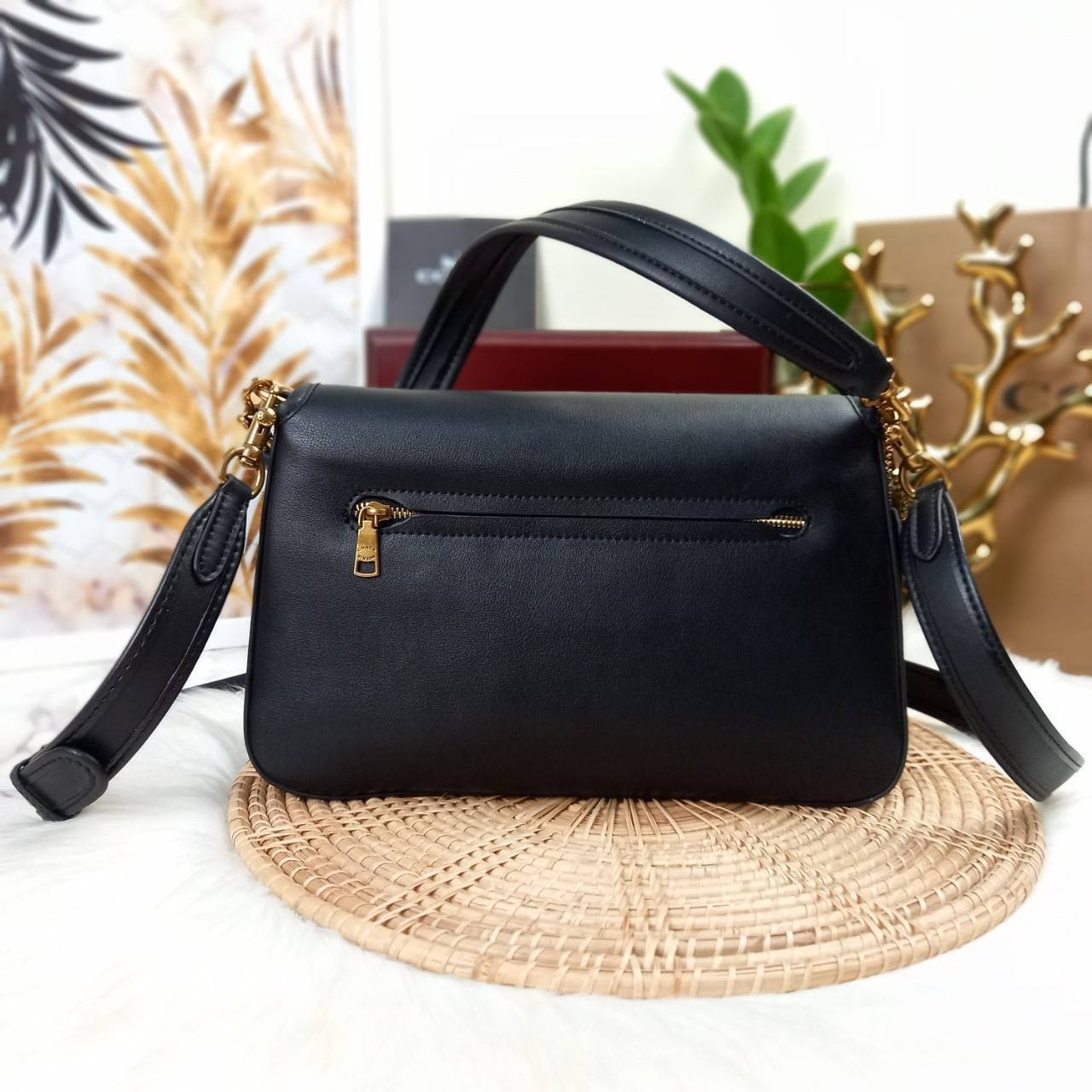 COACH SOFT TABBY SHOULDER BAG (C4823//C5261) กระเป๋าถือ กระเป๋าสะพาย ที่ใครๆก็เข้าถึงได้ หรูหรา คลาสสิค ลุคเรียบร้อย แต่ความสวยไม่น้อย! ดาเมจความลุคผู้ดีรุนแรงมาก!!เกินต้าน!!// วัสดุหนังแท้ทั้งใบ หนังเรียบ หนังนิ่มมากๆ อยู่ทรงสวยมากๆด้วย// ด้านในโล่งกว้าง