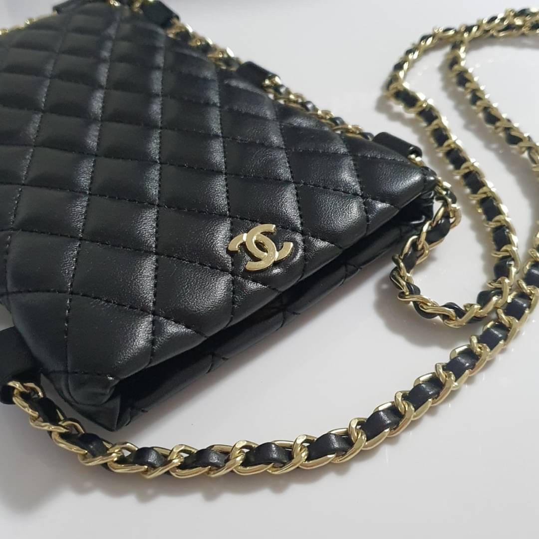 Chanel classic mini quilted with leather chain / CHANEL VIP GIFT CROSSBODY CHAIN BAG / Chanel Phone Bag กระเป๋าทรงสะพายข้าง ที่กำลังมาแรงมาในตอนนี้ ตัวกระเป๋าเป็นกระเป๋าสตางค์หนังพียูพรีเมี่ยม อะไหล่ทองทั้งใบ ด้านหน้าประดับโลโก้ CC สุดหรู