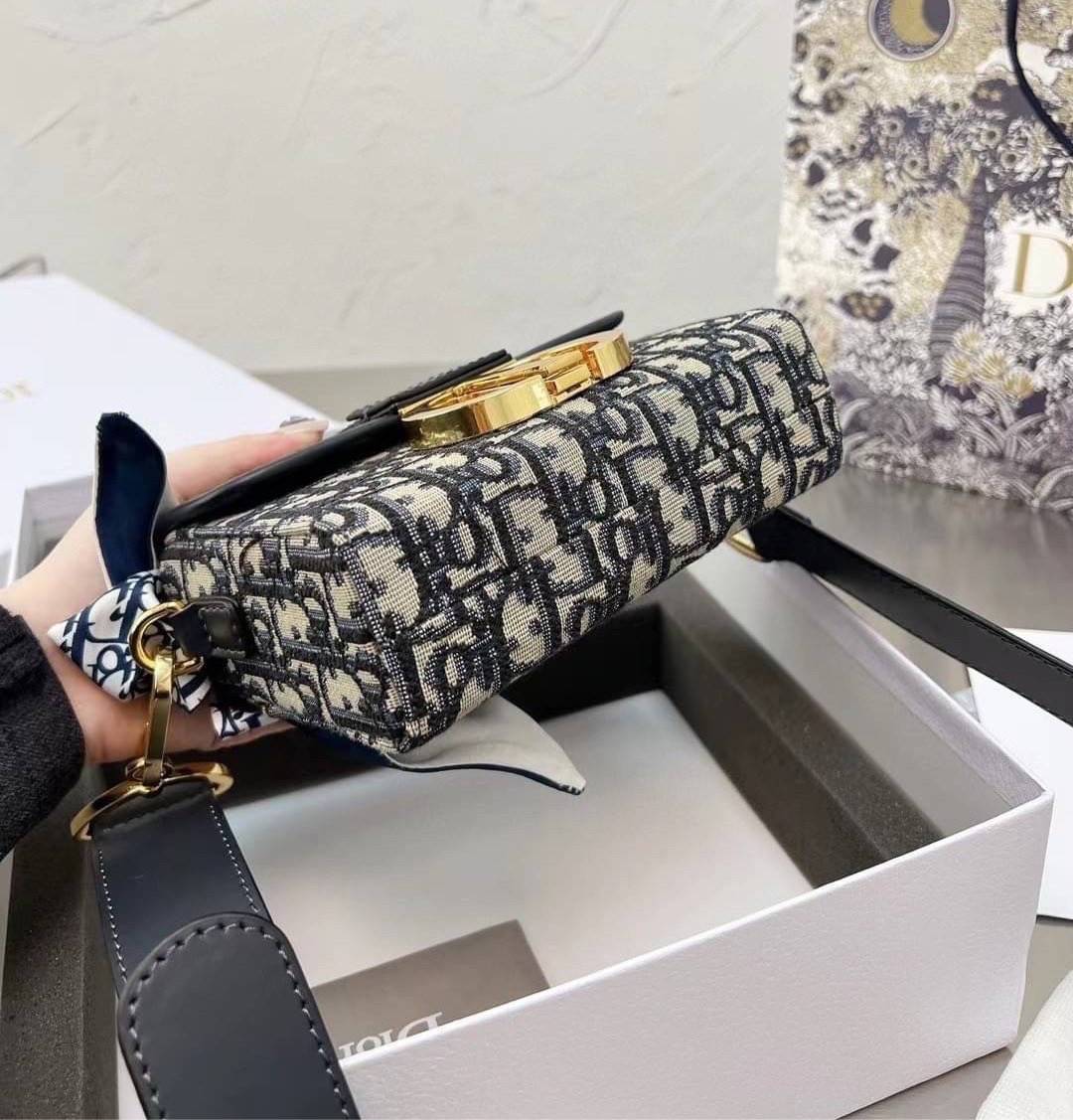 DIOR SET BAG / DIOR 30 Montaigne Box Bag / CD LIMITED EDITION GIFT BOX WITH GOLD STAR BOUTIQUE SET พร้อมเสิร์ฟครบชุด แรร์ไอเท็ม ที่ถูกรวมไว้ในหนึ่งเดียว กับ gift box limited จัดให้ทั้งกระเป๋าสะพายสุดหรู กระเป๋าสตางค์ใบสั้นรุ่นคลาสสิค ribbon เข้าเซ็ท และ g