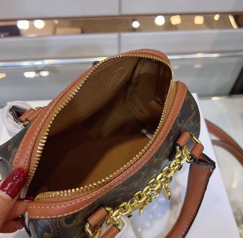 CELINE MINI BOSTON BAG IN TRIOMPHE CANVAS กระเป๋าทรงบอสตันไซส์มินิน่ารัก ประดับสายโซ่สีทอง พร้อมตัวห้อยตกแต่งสวยหรูโดดเด่น
