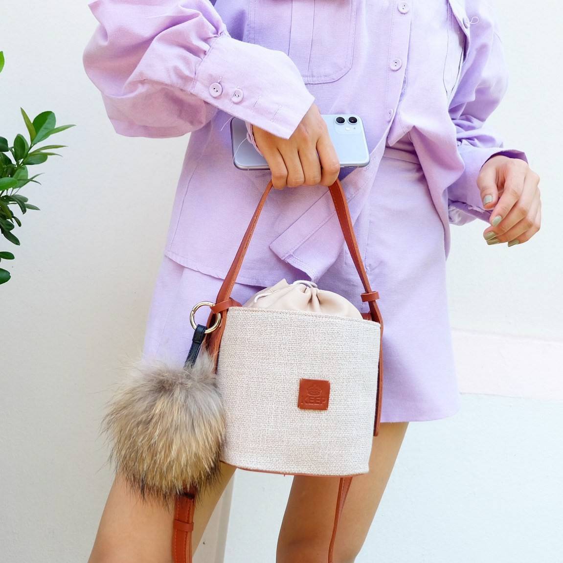 สวยมาก KEEP ‘ Vitamin Sea ‘ Col.3 ทรงถังน่ารักมาก สไตล์ Casual ดูดี สุดๆ ตัดขอบหนังสีน้ำตาล ทรงน่ารัก ด้านในมีถุงผ้าใบเล็กใส่ของได้อีกชั้น ดีไซน์รูปแบบสวย *ดีต่อใจ ใครชอบทรงนี้ห้ามพลาดเลยน๊า 😁❤️ ถือเที่ยว ไปทะเลก้อสวยสุดๆ