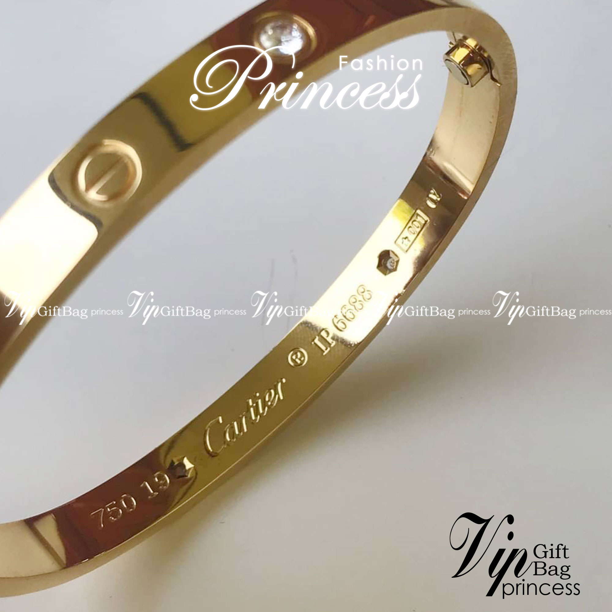 Cartier Love Bracelet รุ่นเพชร กำไลข้อมือ ภาพถ่ายจากงานจริง วัสดุโลหะเคลือบขึ้นเงาตามรูป งานปั้มครบตามรูปเลยค่ะ