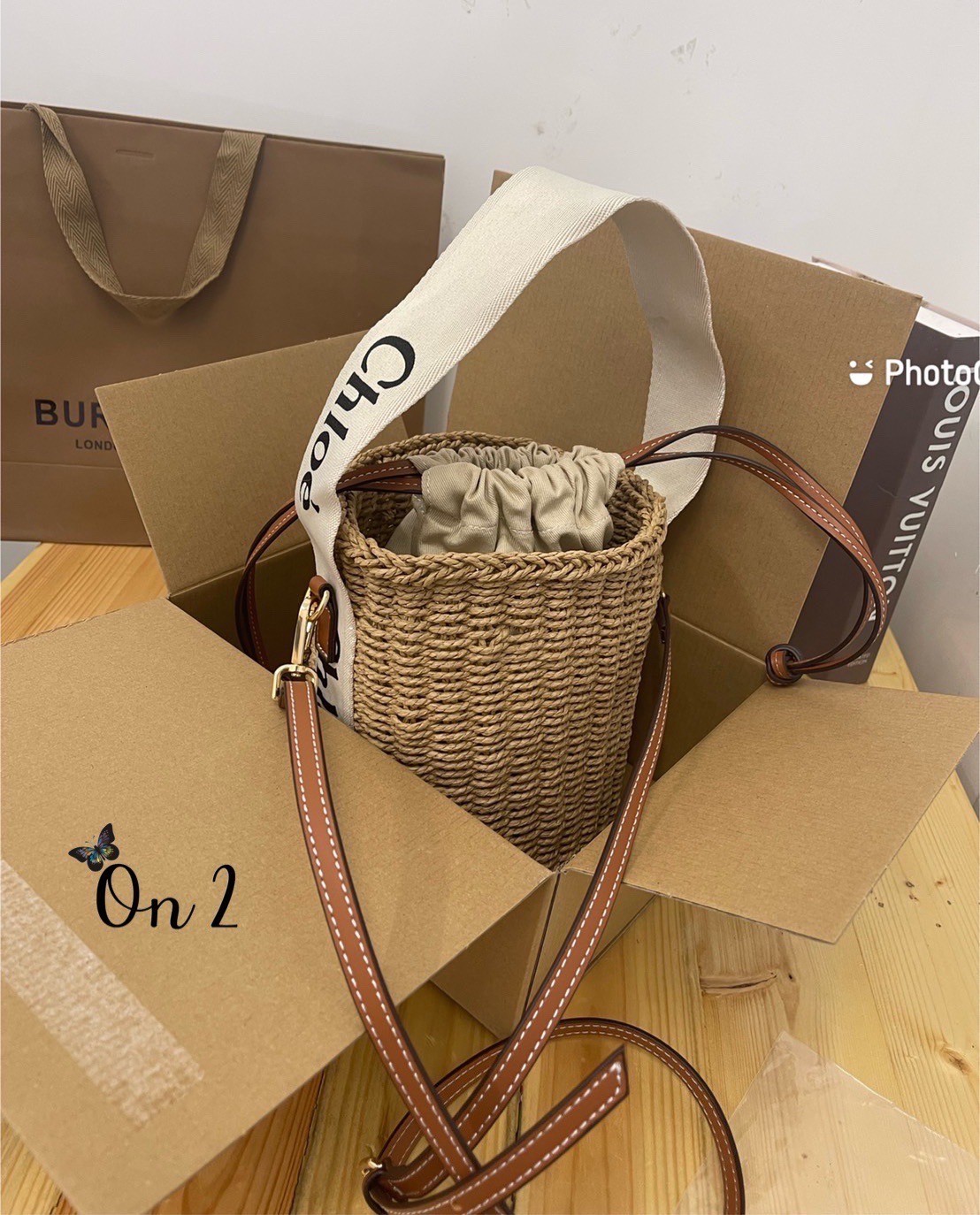 CHLOE small woody basket กระเป๋าสะพายสานทรงตะกร้า ยอดฮิตติดลมของแบรนด์ ด้วยวัสดุสังเคราห์จากธรรมชาติ สานทอเต็มใบออกมาเป็นลวดลายสวยงาม