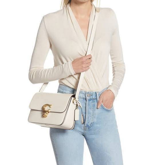 COACH STUDIO GLOVETANNED LEATHER SHOULDER BAG (C6641)🌺ห้ามพลาดเด็ดขาด!! สวยละมุน เรียบหรู ดูแพงสุดๆ!! //กระเป๋าถือ กระเป๋าสะพาย ดีไซน์เนี้ยบ! เฉียบมาก!// วัสดุหนังแท้ หนังเรียบเต็มใบ อยู่ทรง สวยมากๆ ดีเทลเรียบหรู ผู้ดีสุดๆ!// ด้านหน้าเปิด-ปิดด้วยต